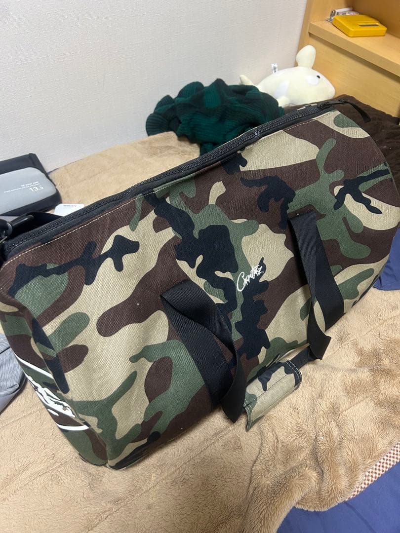 Corteiz 迷彩柄ボストンバッグ - メルカリ