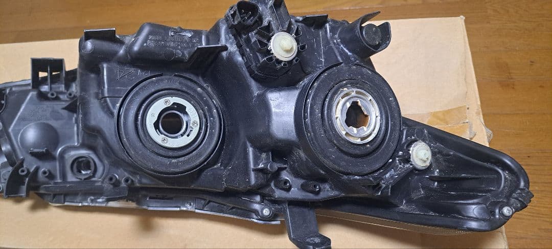 S*n様 TOYOTA カローラアクシオ 左へッドライト koito 12-59 - パーツ