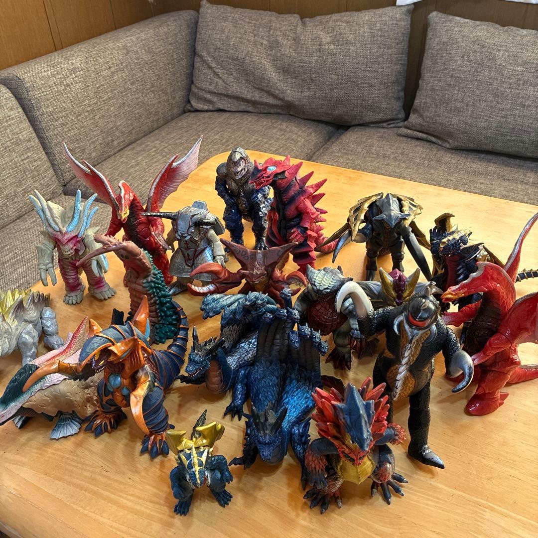 【フィギュア大量】ウルトラ怪獣20体 ソフビまとめ売り ウルトラマン ウルトラ怪獣 ソフビ20体 まとめ売り - メルカリ