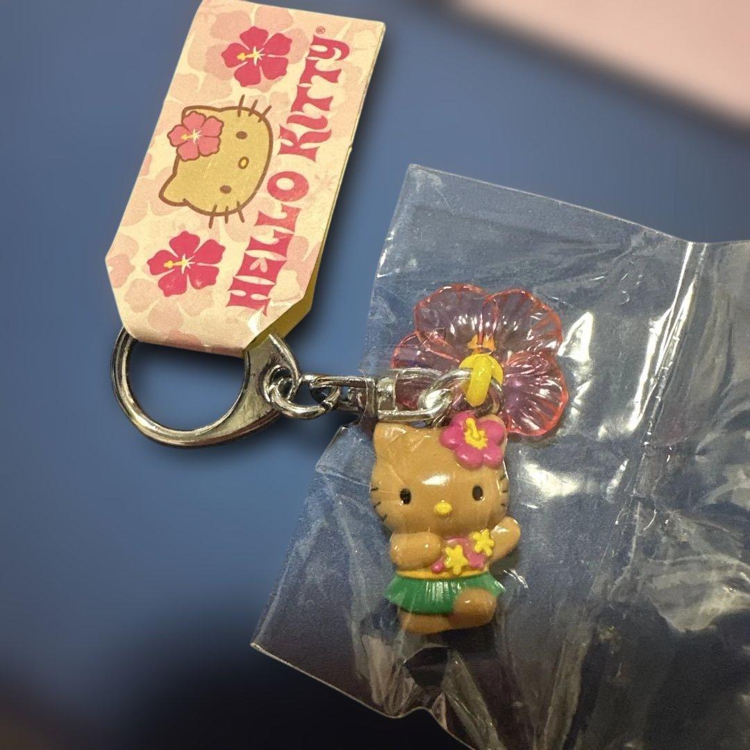 d*7様 ご当地キティ ハワイ限定 レア 日焼けキティストラップ - メルカリ