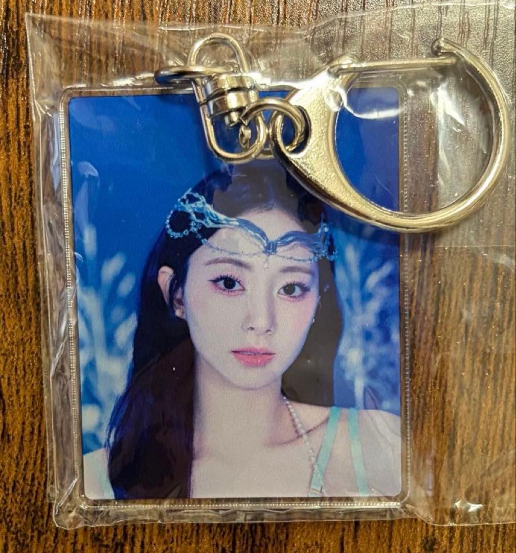 TWICE LOVELYS カードホルダー DIVE キーホルダーセット ツウィ - メルカリ