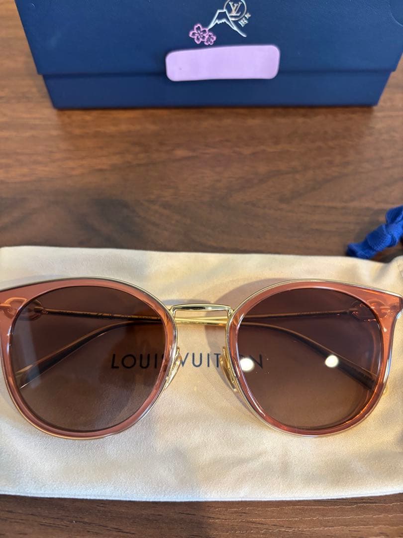 LOUIS VUITTON キャットアイサングラス - メルカリ
