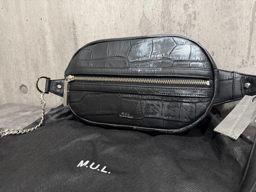 週末値下げ】M.U.L ラウンドボディバッグ ブラック シルバーライン