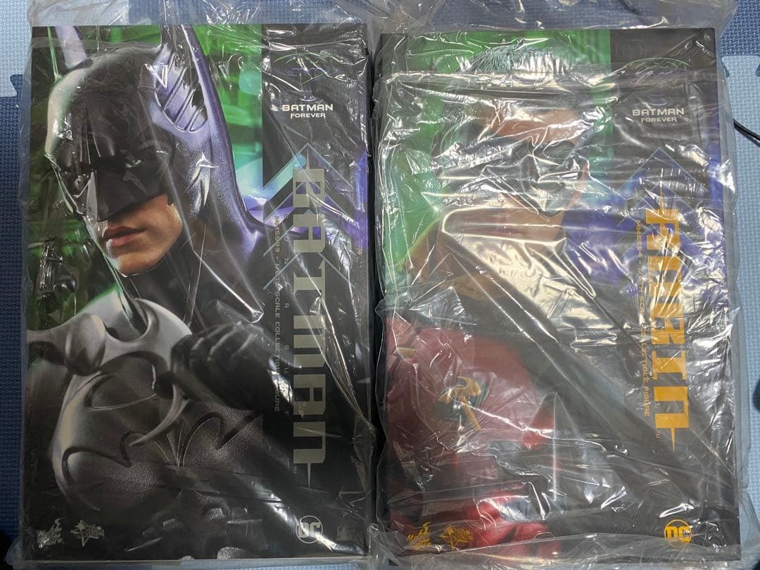 ホットトイズ バットマン フォーエヴァー ソナースーツ　ロビン セット バットマン フォーエヴァー」よりソナー・スーツ姿のバットマンと相棒