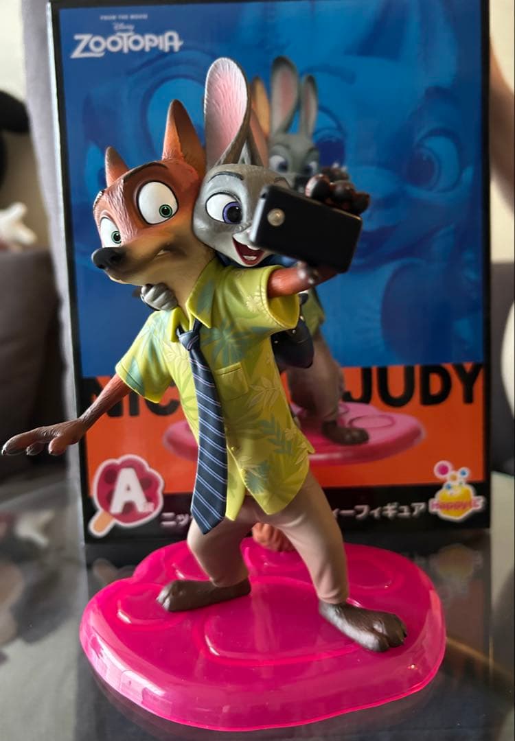 HappyくじA賞 ズートピア ニック＆ジュディ セルフィーフィギュア