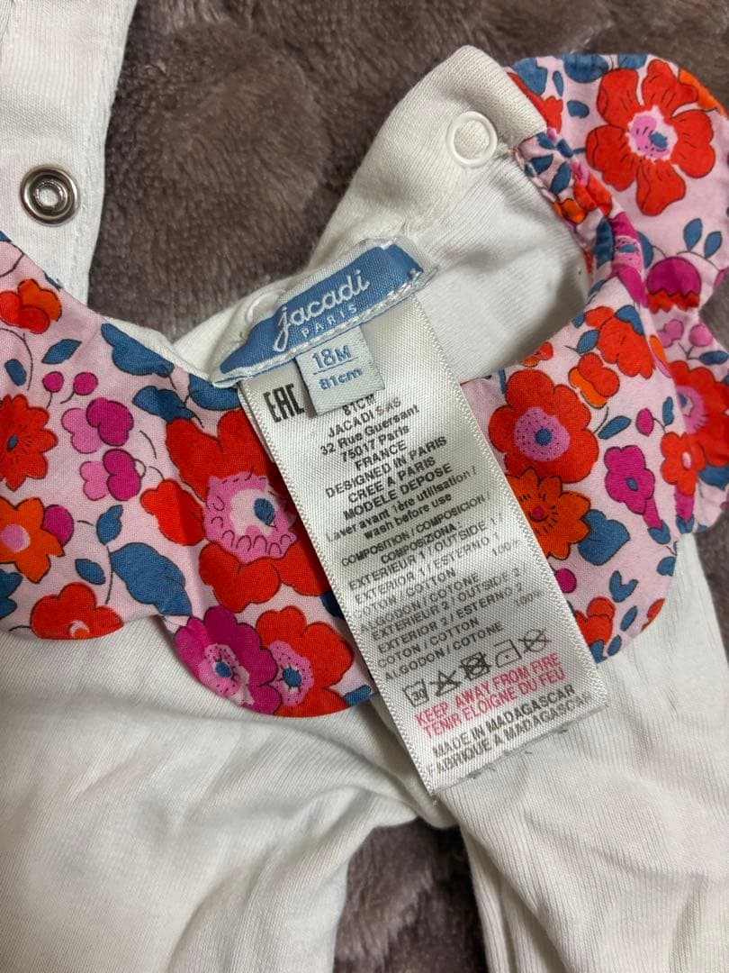 Jacadi ジャカディ ロンパース 花柄フリル襟 - メルカリ