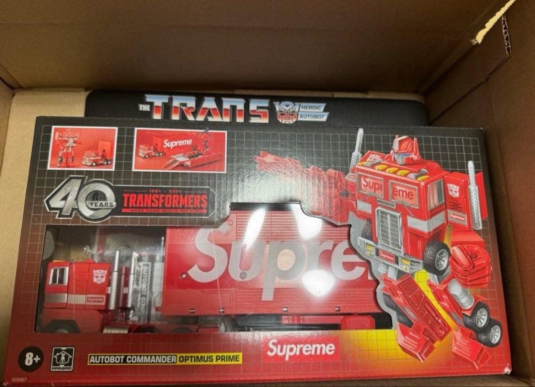 アメコミ Supreme Transformers G1 Optimus Prime SUPREME SS25 LIMITED EDITION OPTIMUS PRIME G1 40TH ANNIVERSARY