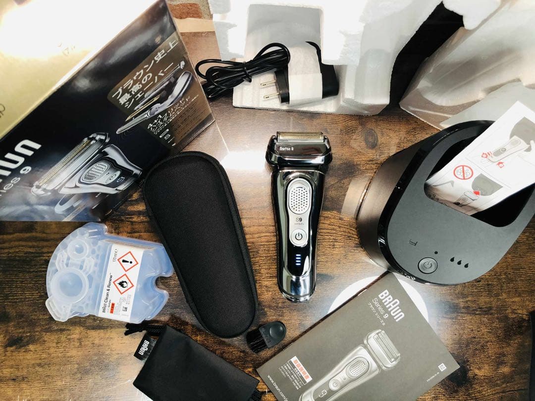 【美品】ブラウン シリーズ9 9375cc -Vメンズ電気シェーバー