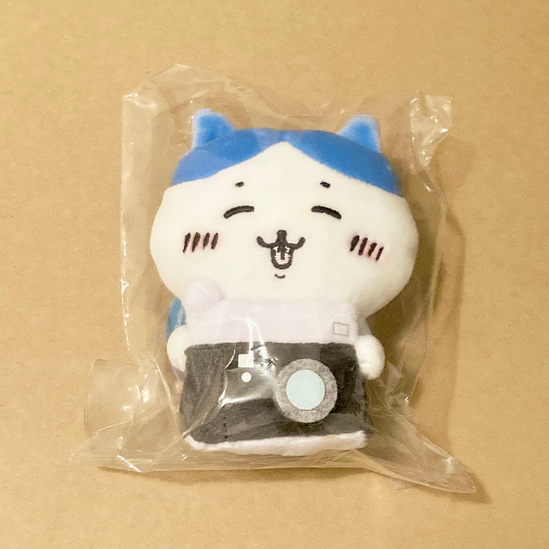 ちいかわ ハチワレ デスクトップから見守るひっかけぬいぐるみ カメラ