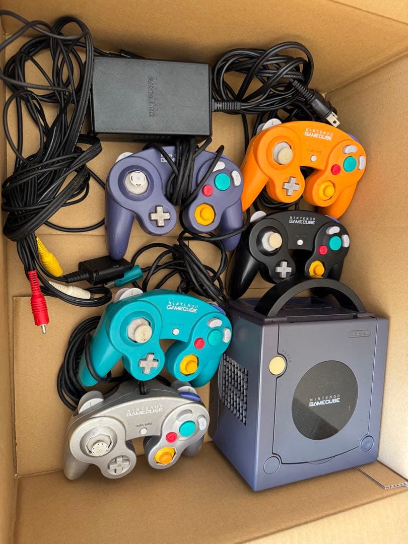 ゲームキューブ本体・ソフト6本・メモリーカード・コントローラー5個
