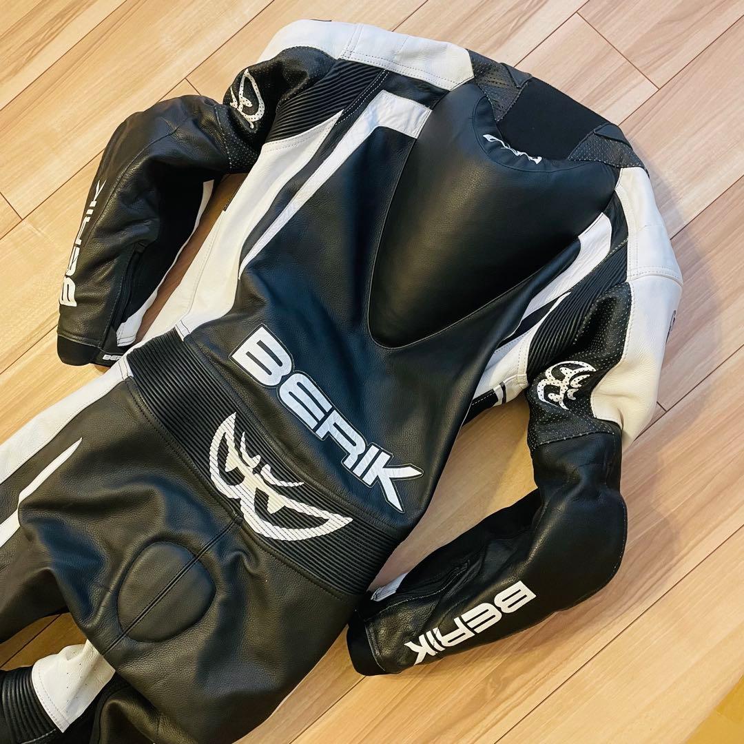 極美品】BERIK 2.0革ツナギ レーシングスーツ 胸・脊髄プロテクター54