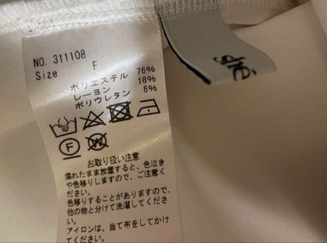 ね*ね様 美品 sheller シェリエ ダンボール パフスリーブ トップス