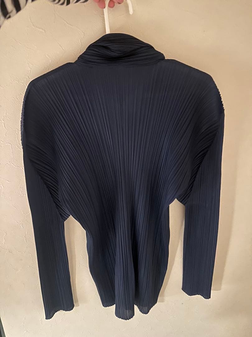 ISSEY MIYAKE ネイビー プリーツシャツ size 3の通販はau PAY