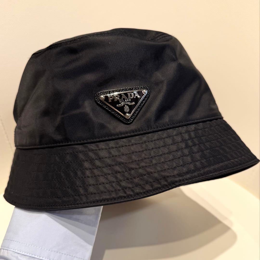 PRADA ブラック バケットハット M 帽子 プラダ ロゴ - メルカリ