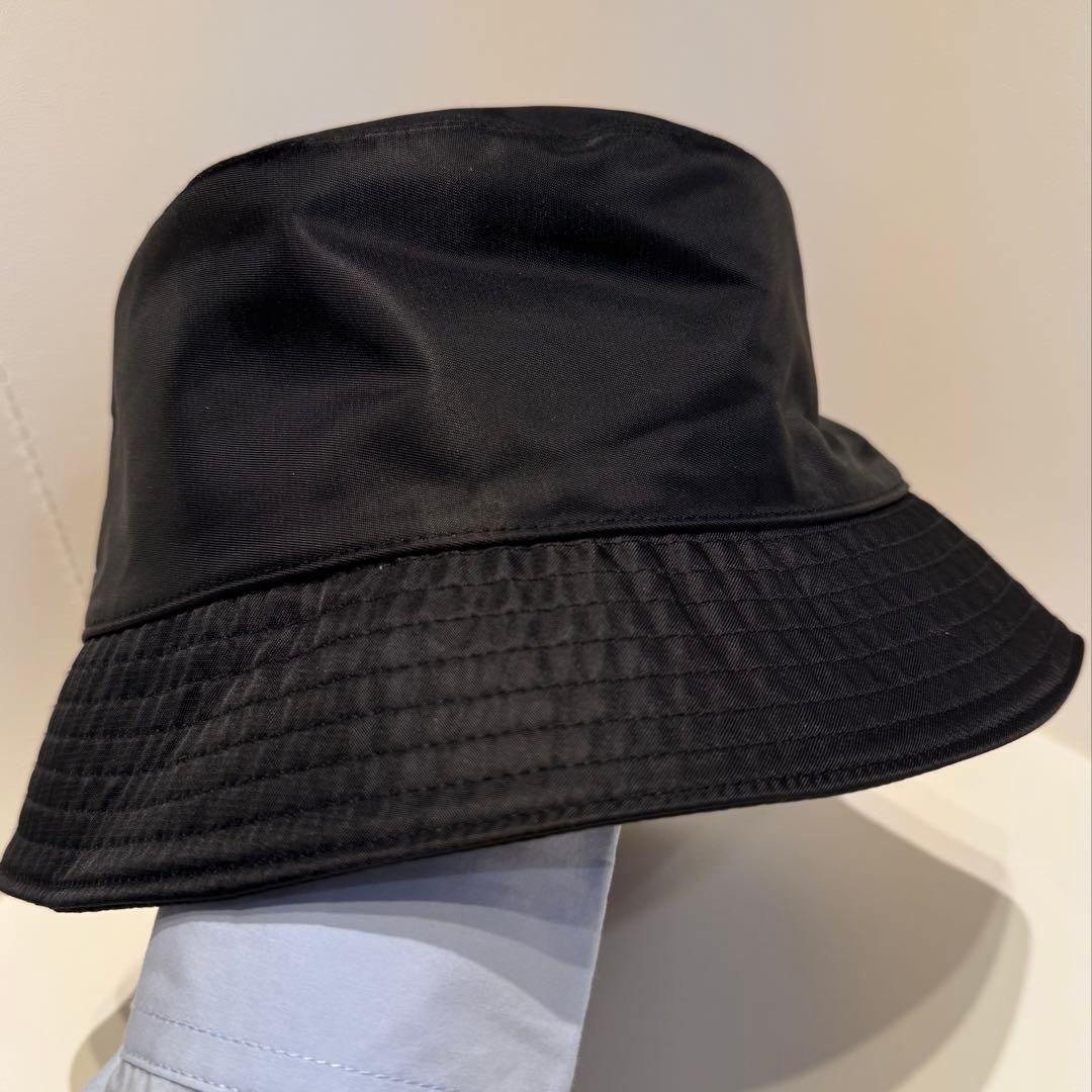 PRADA ブラック バケットハット M 帽子 プラダ ロゴ - メルカリ
