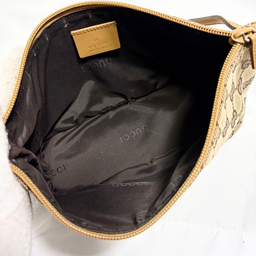 グッチ アクセサリーポーチ GGキャンバス ロゴ プレート 大容量 多機能