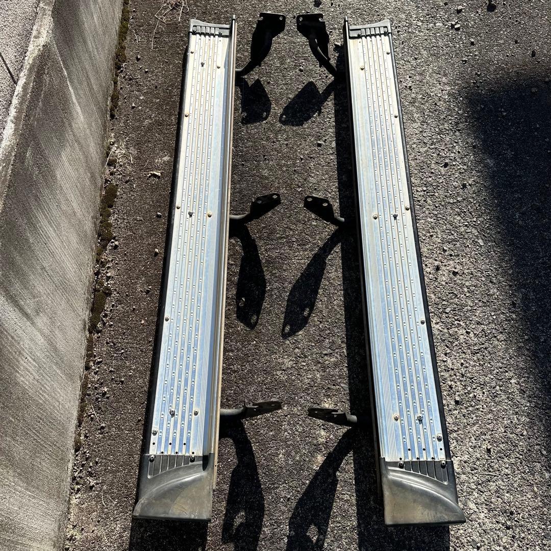 ハイラックスサーフ 130 TOYOTA純正サイドステップ - メルカリ