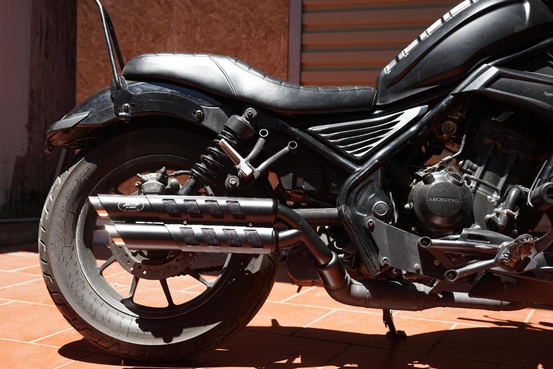 セール レブル250 2023年以降 2本出しマフラー - メルカリ