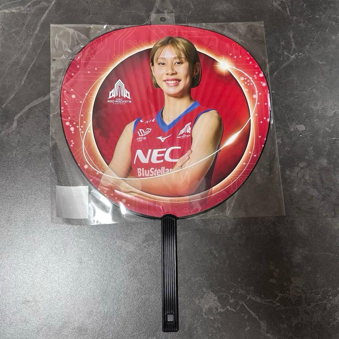 女子バレー NECレッドロケッツ川崎 和田由紀子 うちわ - メルカリ