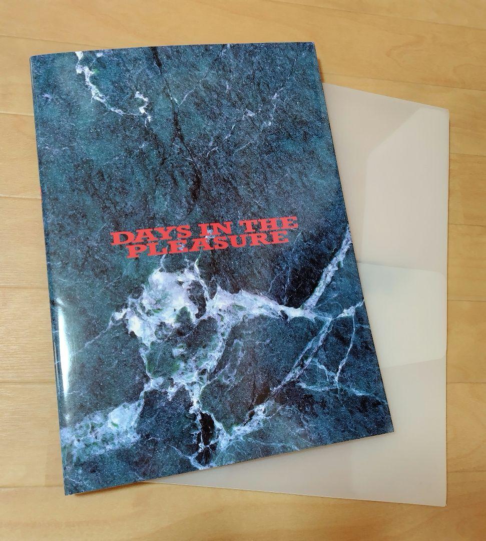 B'z パンフレット TIME RUN Pleasure 松本孝弘 稲葉浩志 - メルカリ