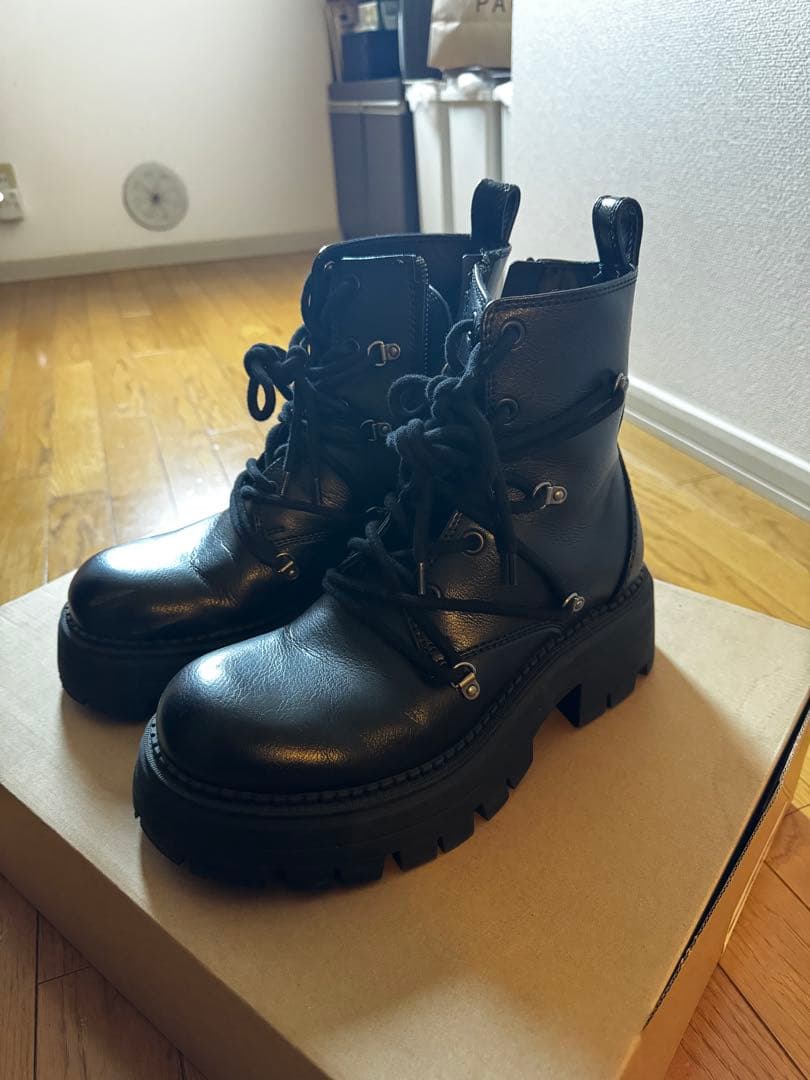 ZARA ボリュームレースアップブーツ 42 - メルカリ