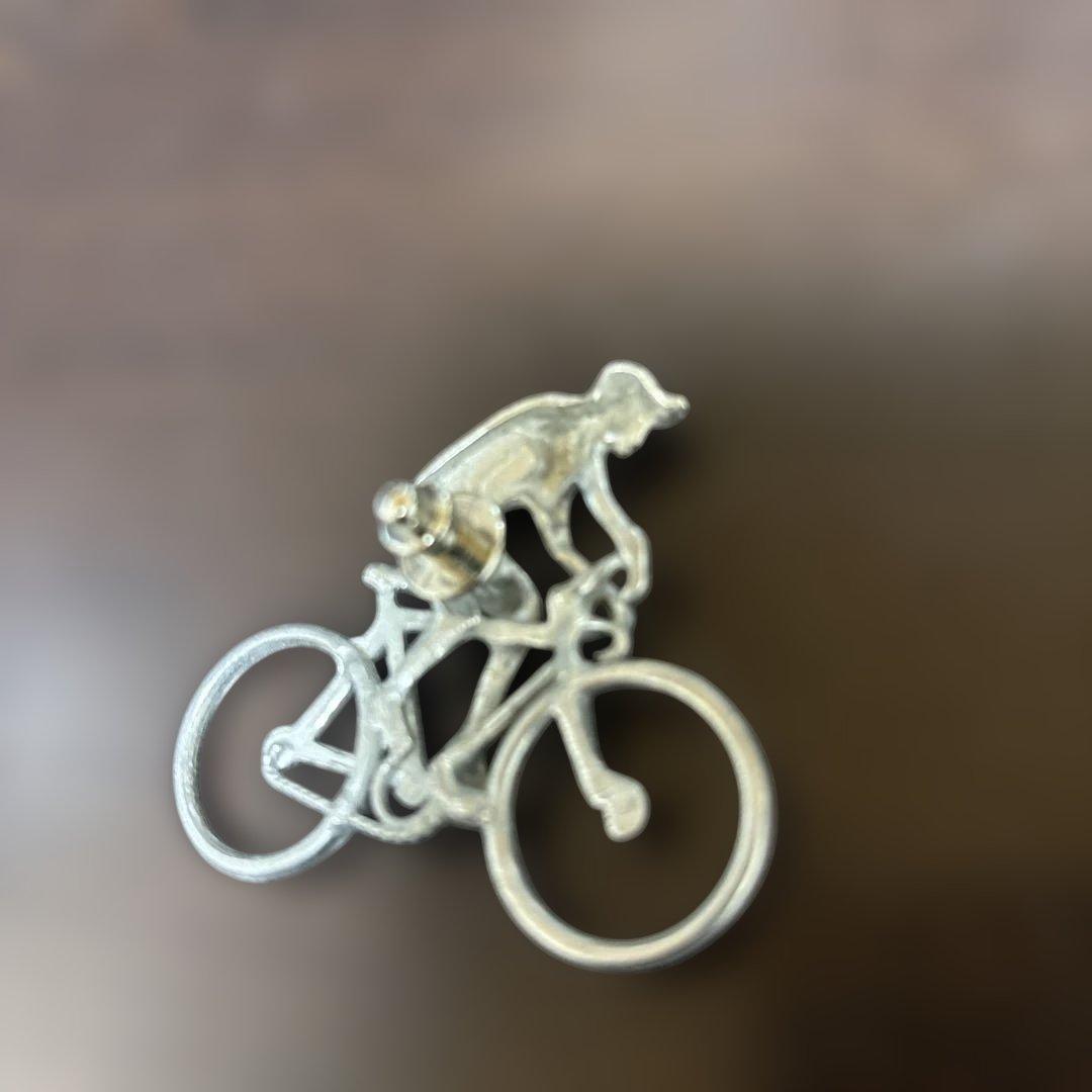 ヨウジヤマモトプールオム自転車ブローチ、ピン - 小物ファッション