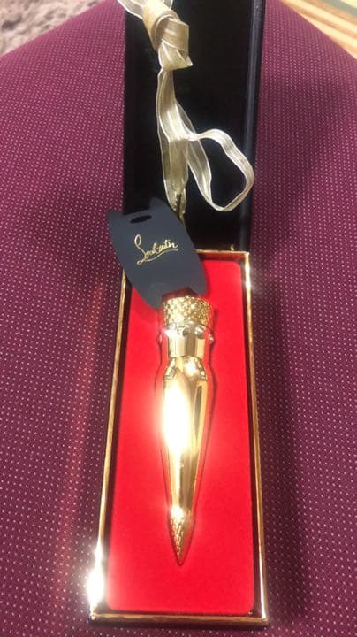 クリスチャンルブタン　リップ 透明なグロスで「唇が宝石になる」！？クリスチャン ルブタンの最新