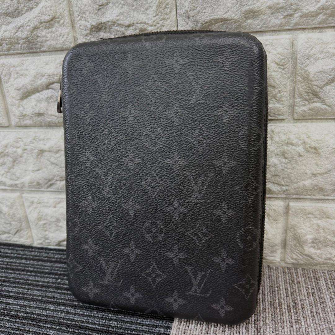 Louis Vuitton　ルイヴィトン　iPad　ケース　モノグラム Louis Vuitton Monogram Canvas iPad Pro Case | Yoogi's Closet