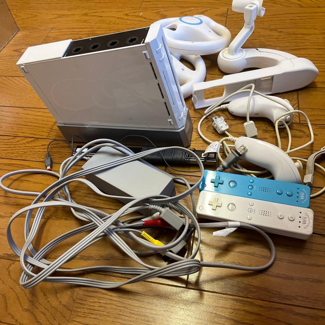 Wii本体セット（ホワイト）とカセット8個 - メルカリ