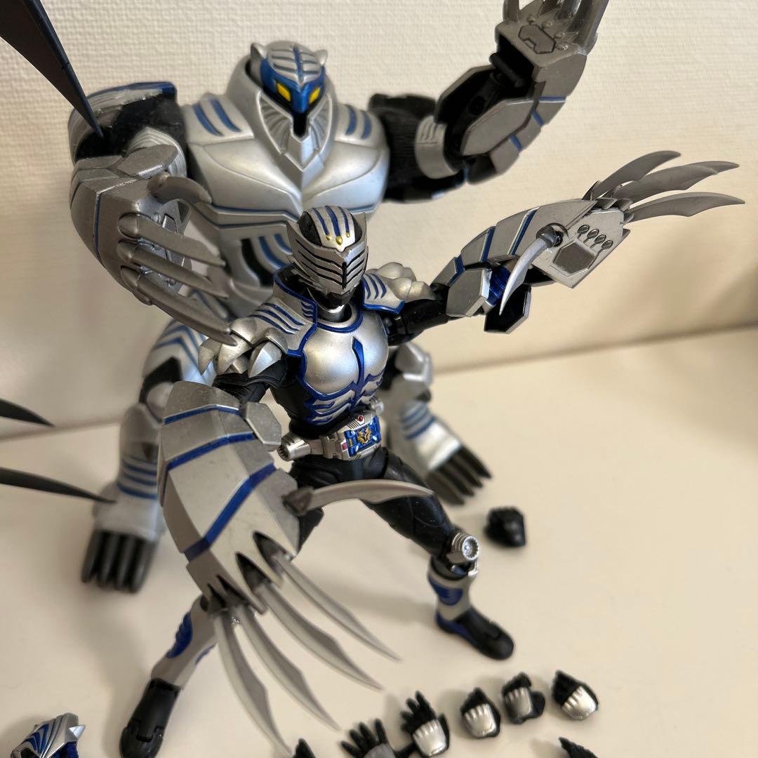 S.H.figuarts フィギュアーツ 仮面ライダータイガ ミラーモンスター付