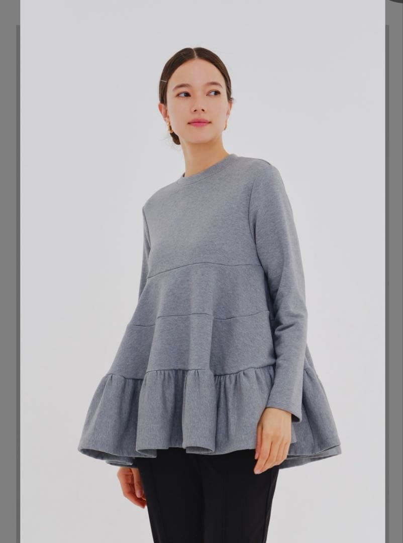 yori 速乾裏毛ティアードフリルカットソー グレー - メルカリ