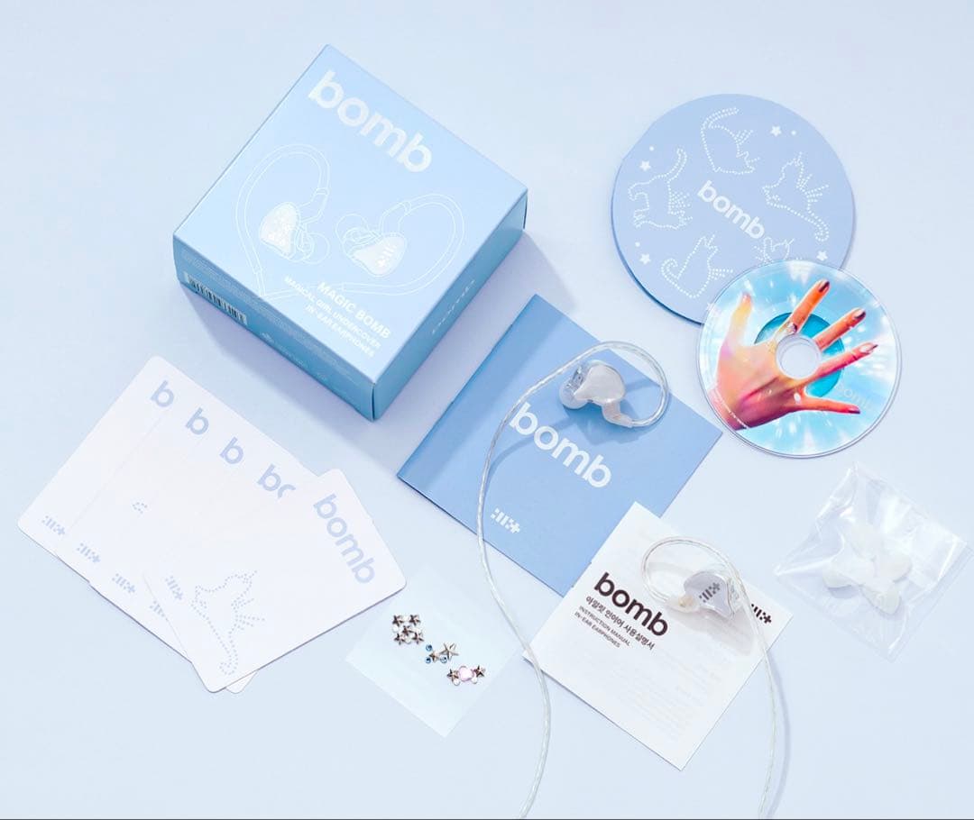 Merch Ver.) ILLIT [BOMB] アルバム イヤモニイヤホン - メルカリ