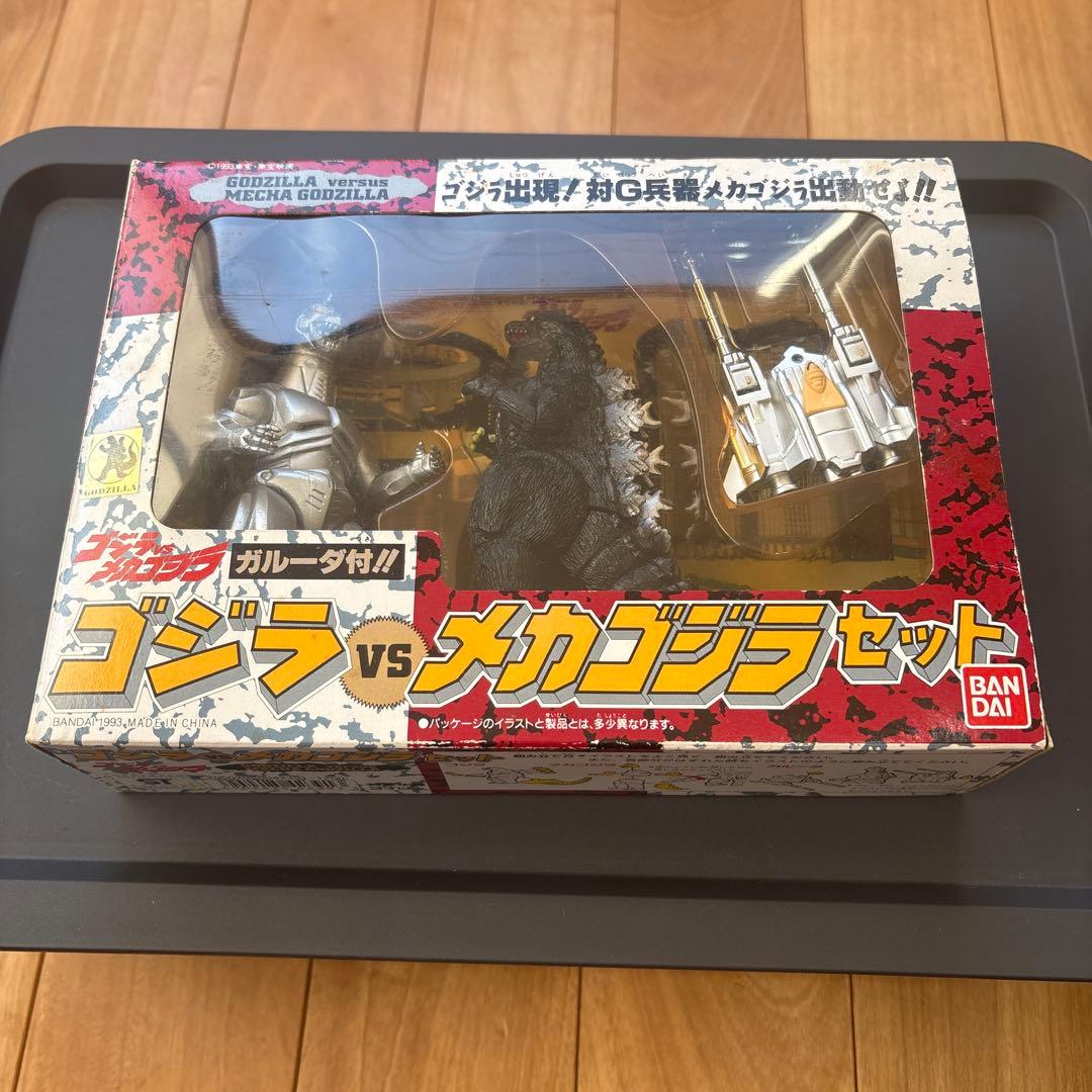 ゴジラ vs メカゴジラセット Amazon.co.jp: Mezco - ゴジラ vs メカゴジラ (1974) 3体箱入りセット