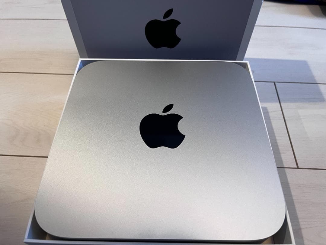 Apple Mac mini M1（メモリ8GB／SSD 256GB） 2020 Apple Mac Mini with Apple M1 chip (8GB RAM, 256GB SSD Storage