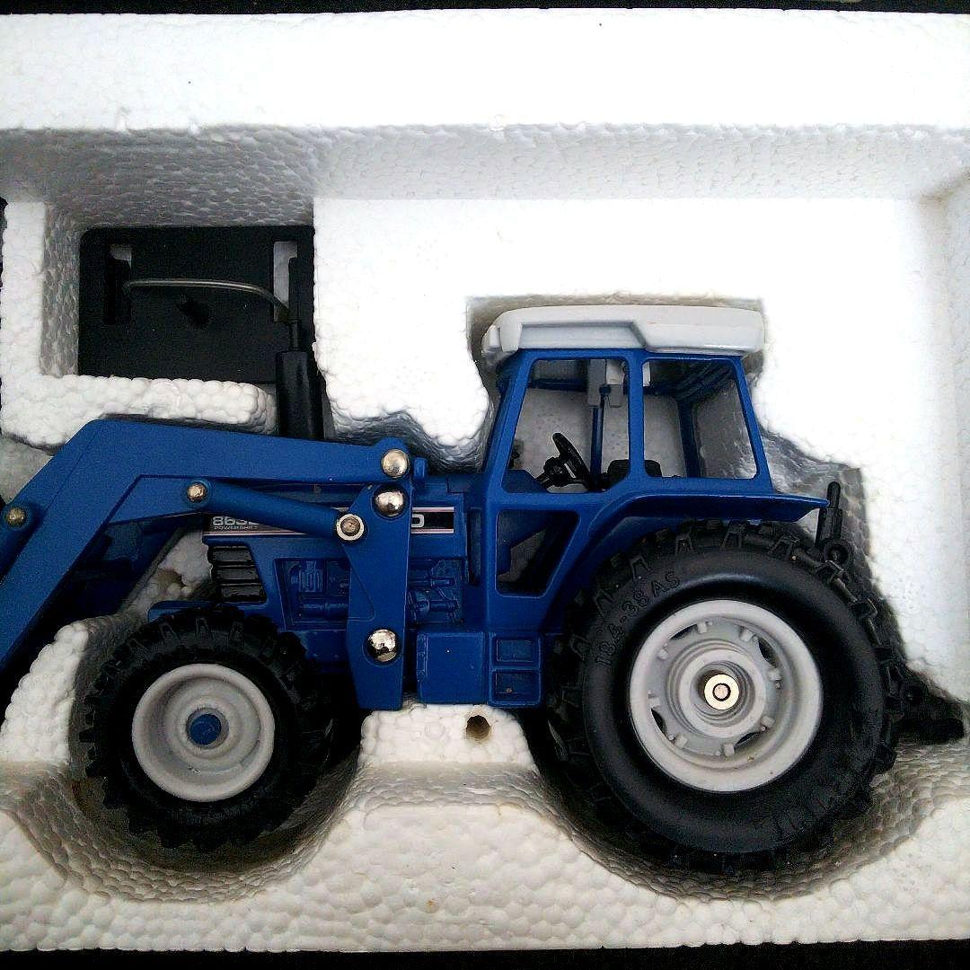 激レア】FORD（フォード）8630 トラクター 1/32スケール ERTL社 - メルカリ