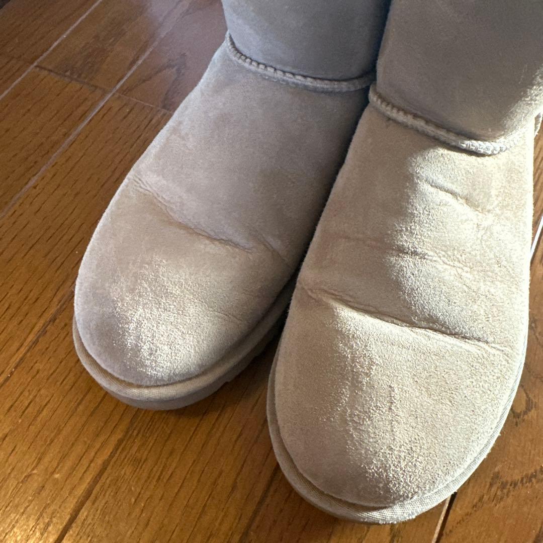 美品 UGG アグ ムートンブーツ ミニベイリーボタン US9 26.0cm