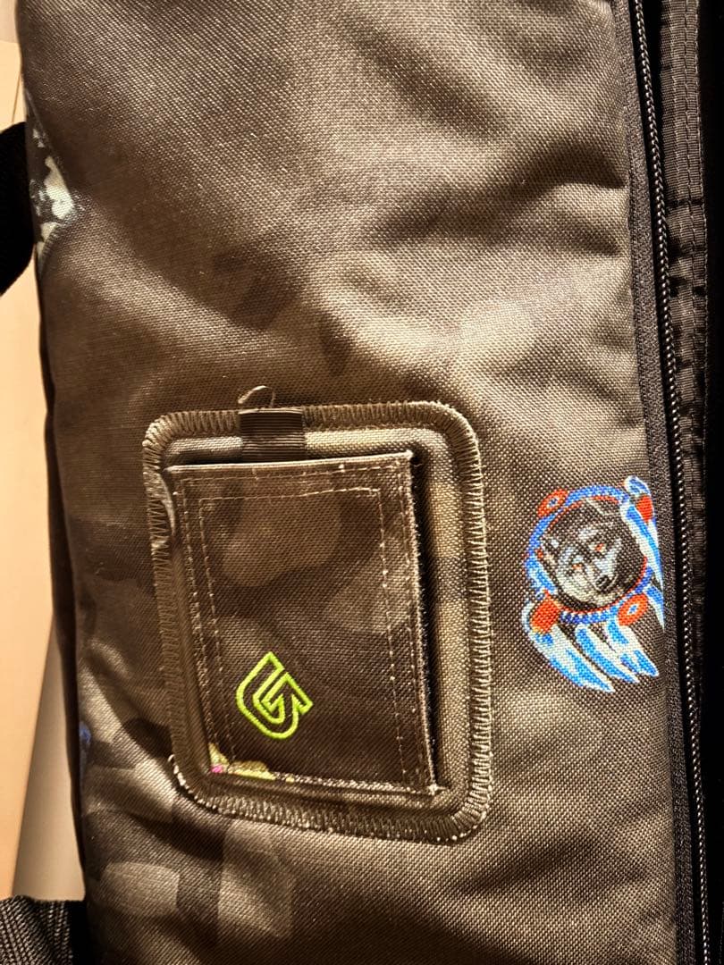 BURTON 迷彩柄キャリー付きボードケース - メルカリ