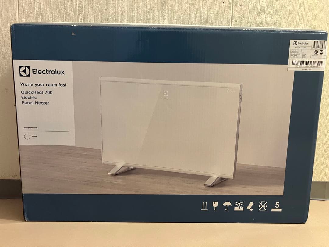 【極美品】Electrolux Quickheat 700 電気パネルヒーター エレクトロラックス（Electrolux） ヒーター EP12D001C0 [Quickheat