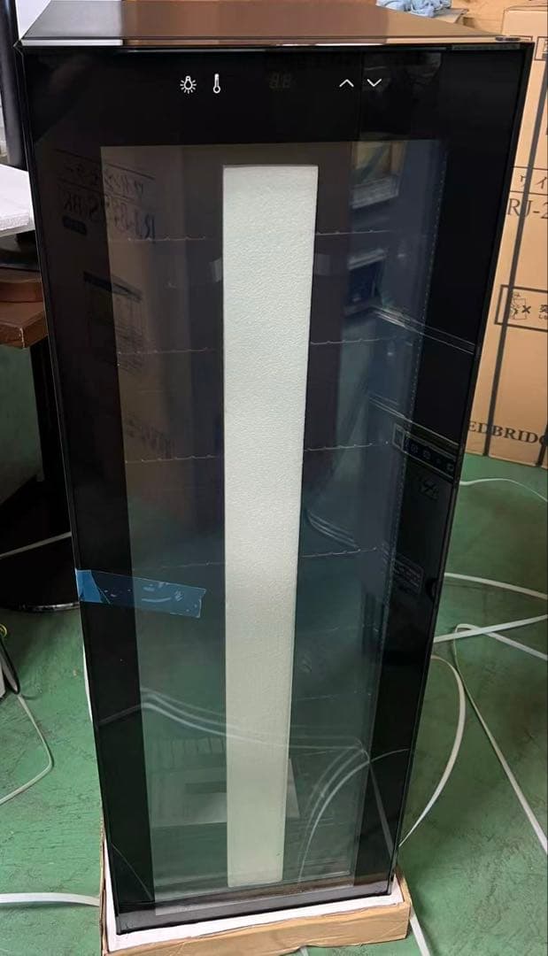 新品　ワインセラー　37本入り 予約で割引も】ワインセラー Sakalier 「サカリュエ 潤金