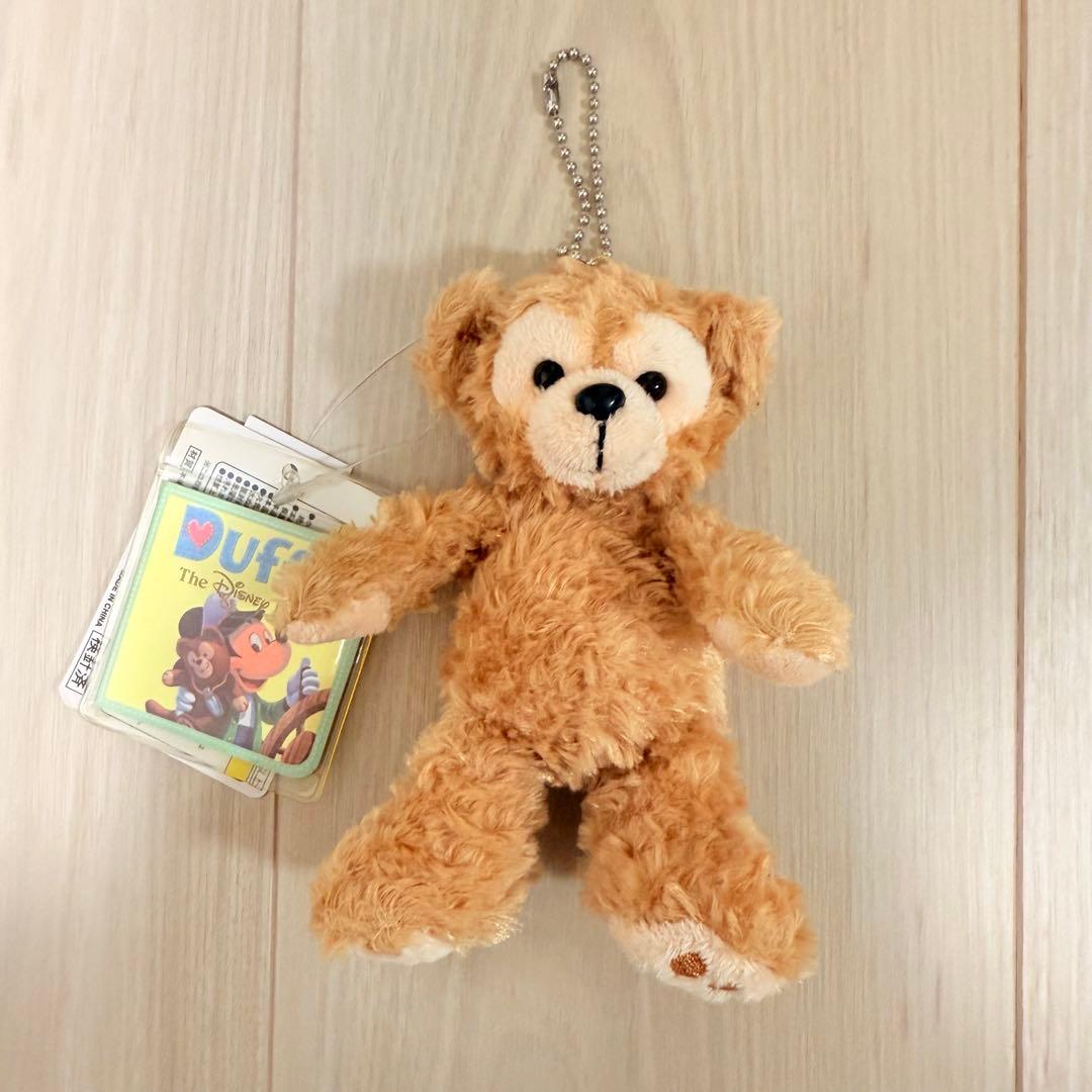 新品未使用 ダッフィー ぬいぐるみバッジ - メルカリ