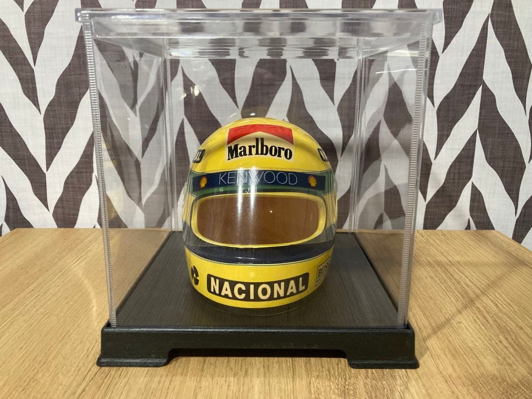 ケース付き アイルトン・セナ 陶器製ヘルメット置物 灰皿