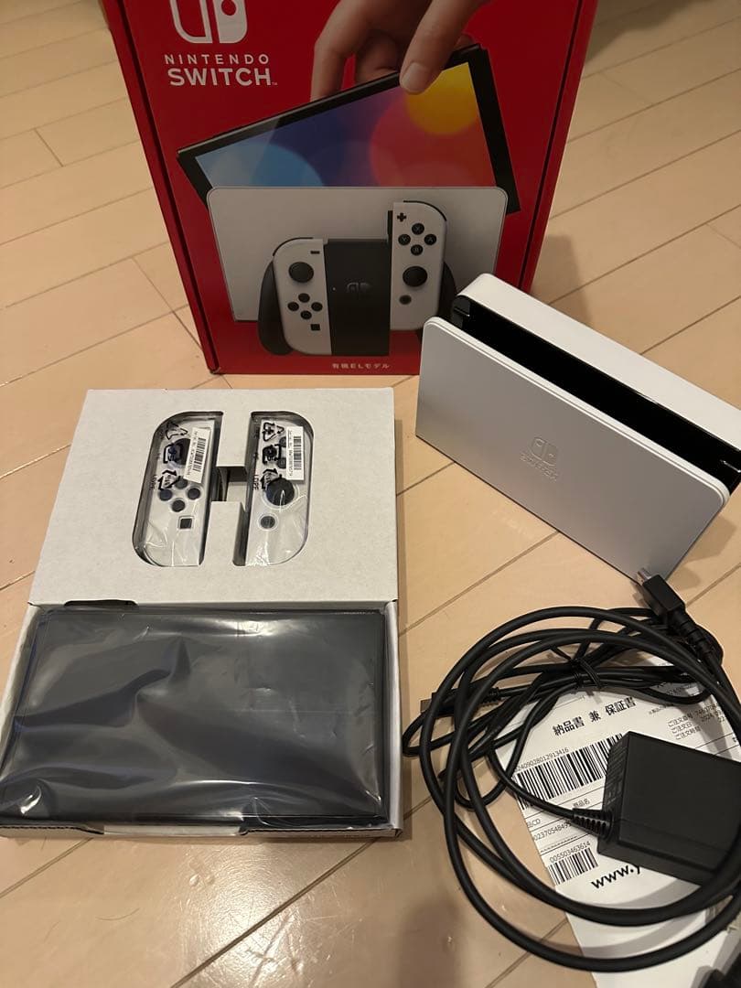 【美品】保証書有　Nintendo Switch 有機ELモデル 本体 Amazon.co.jp: Nintendo Switch(有機ELモデル) Joy-Con(L)/(R