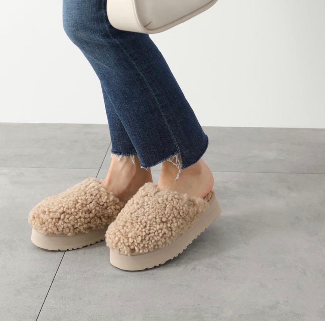 UGG(アグ) サンダル マキシカーリープラットフォーム ベージュ24