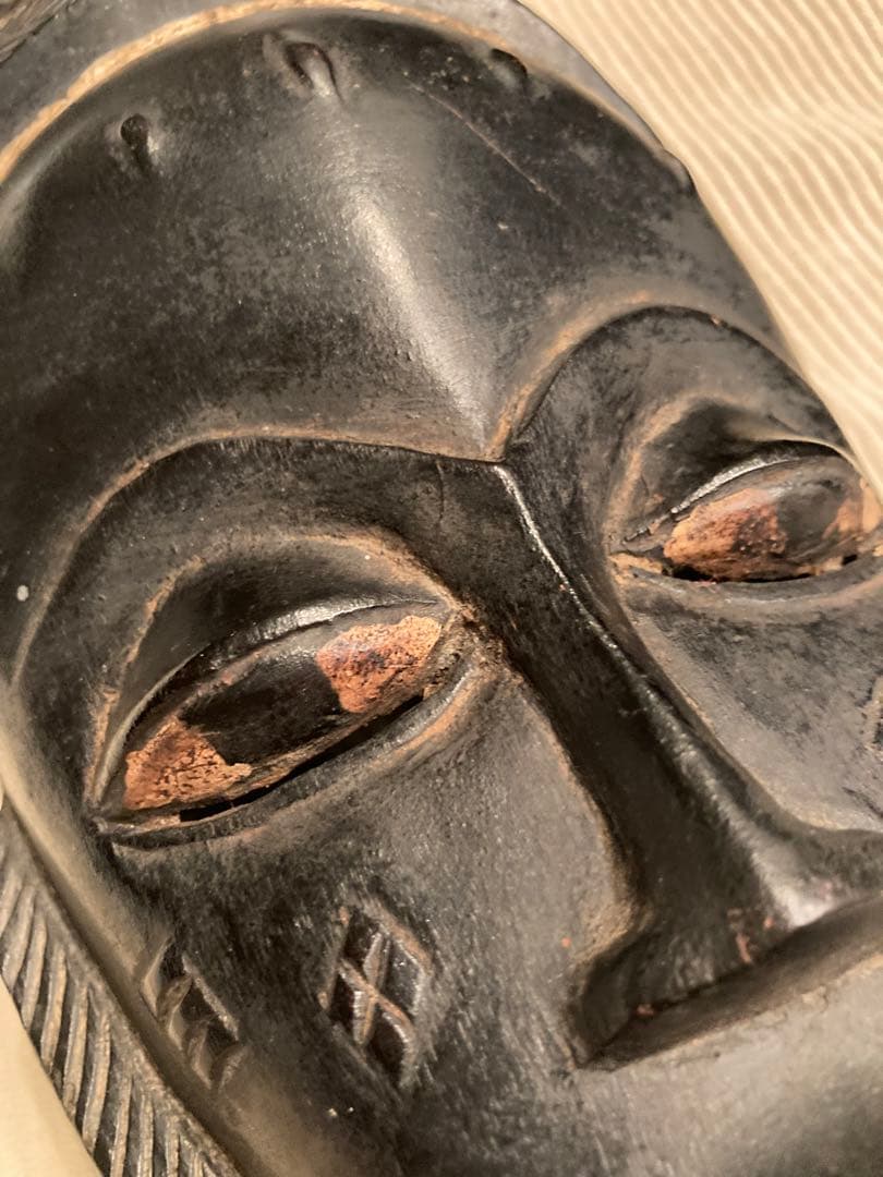 アフリカンマスク彫刻の名手バウレ族！