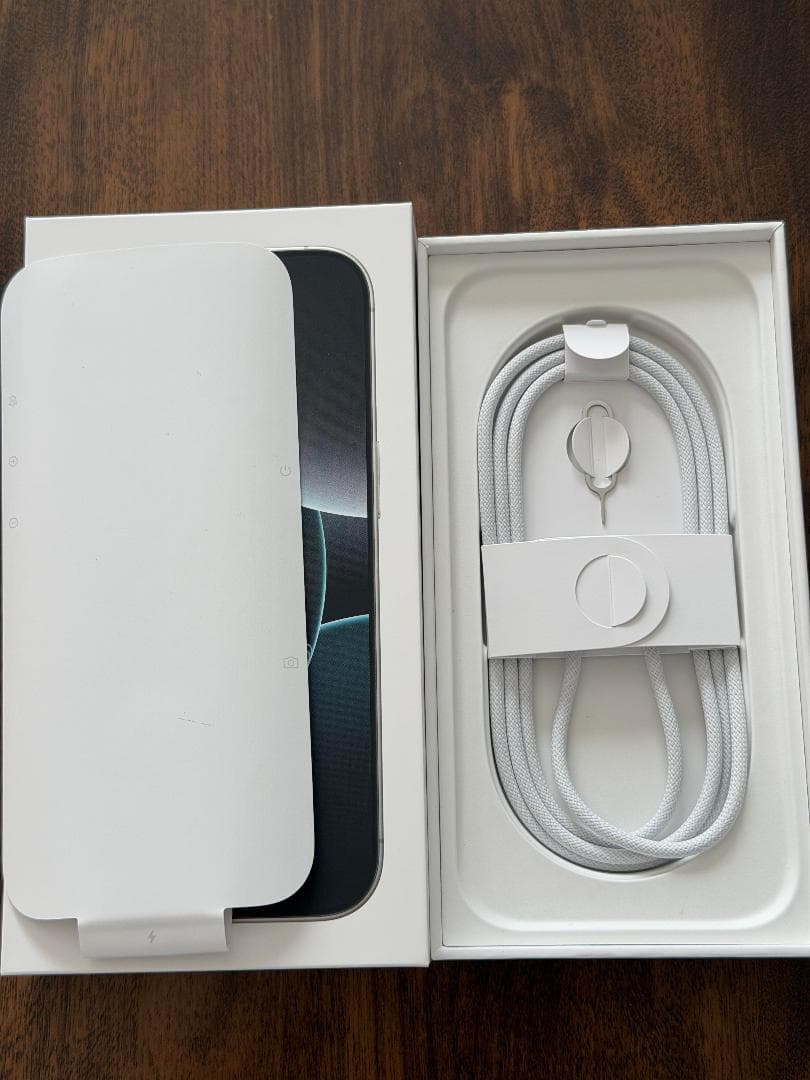 【超美品】iPhone16pro 白128G SIMフリー バッテリー99% Apple iPhone 16 Pro 128GB SIMフリー [ホワイトチタニウム] 価格比較