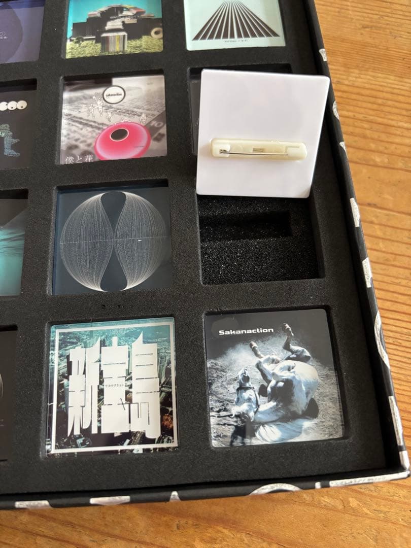 サカナクション10thANNIVERSARYACRYLIC BADGEBOOK - メルカリ