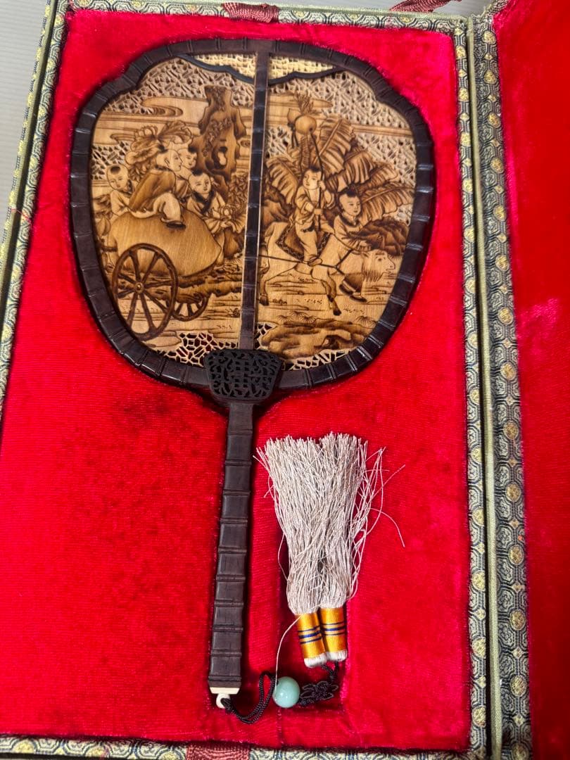 2268 中国美術 唐木造 白檀透彫刻 翡翠 軍配型硯屏 団扇 唐物 時代物