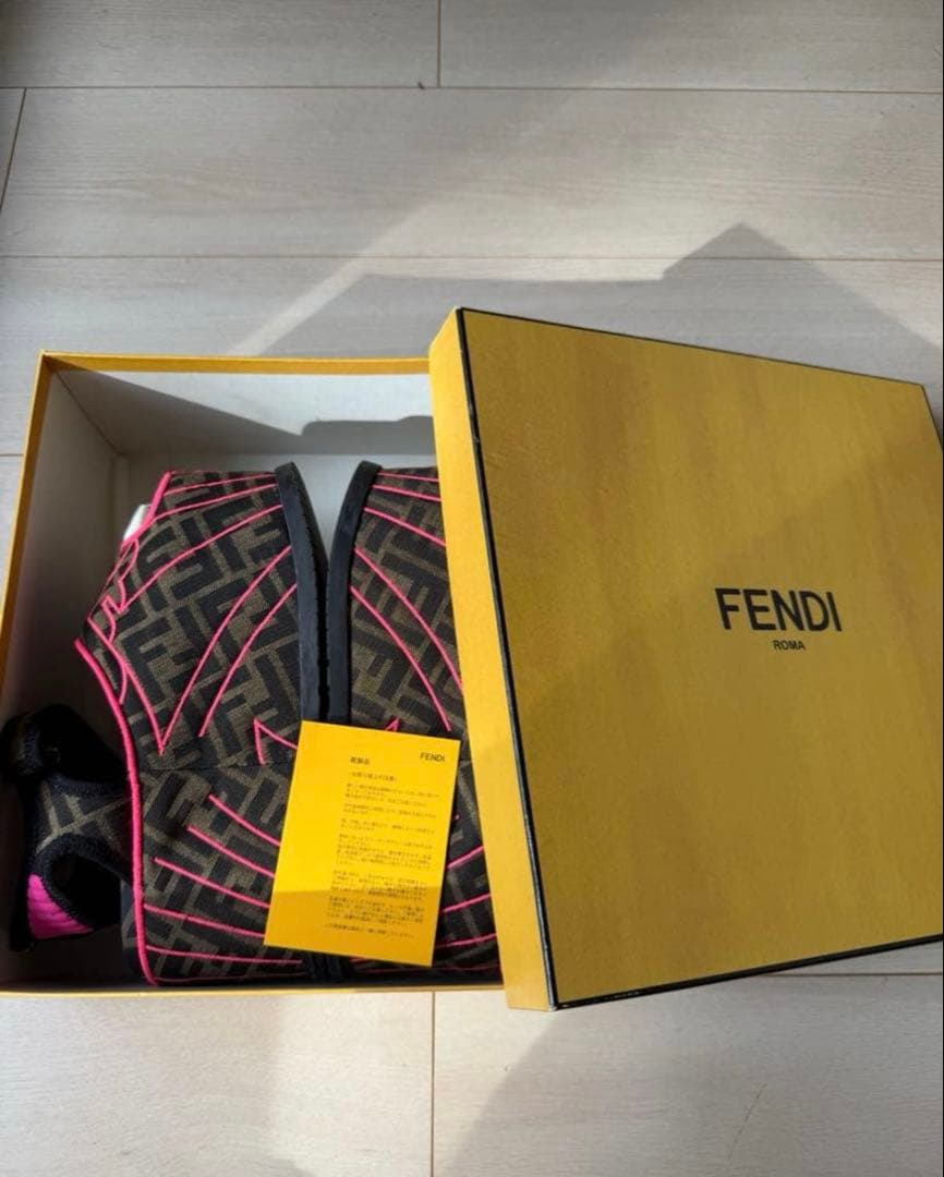 FENDI ブラックピンク サンダル 厚底 - メルカリ