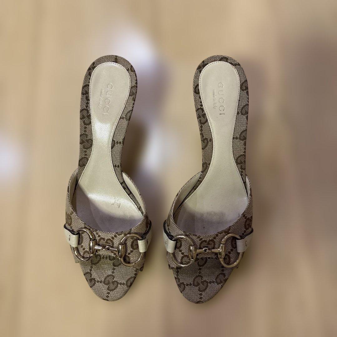 GUCCI ベージュ ロゴサンダル 中古・古着通販】GUCCI (グッチ) シャワーサンダル ベージュ サイズ:7