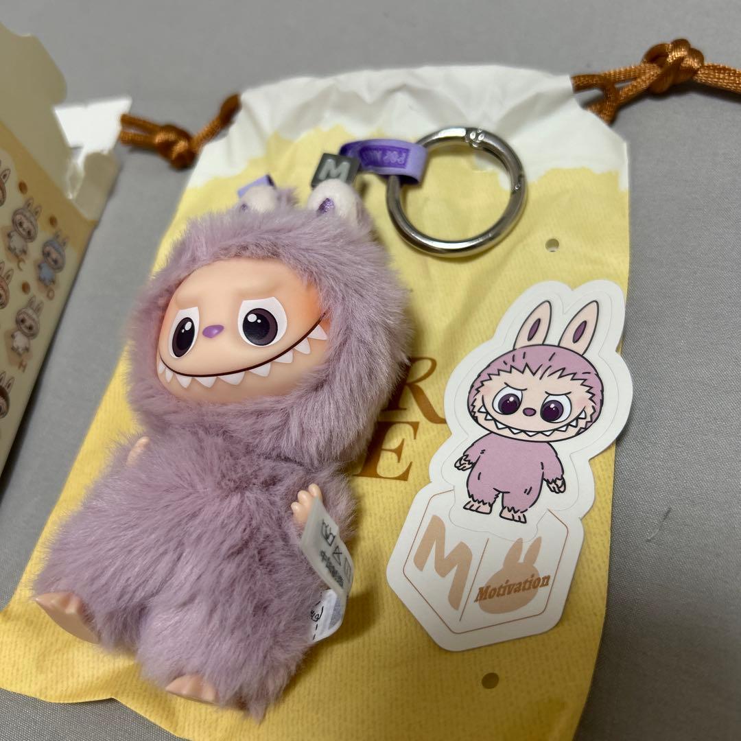 POPMART PIN FOR LOVE ぬいぐるみ ラブブ イニシャル M - メルカリ